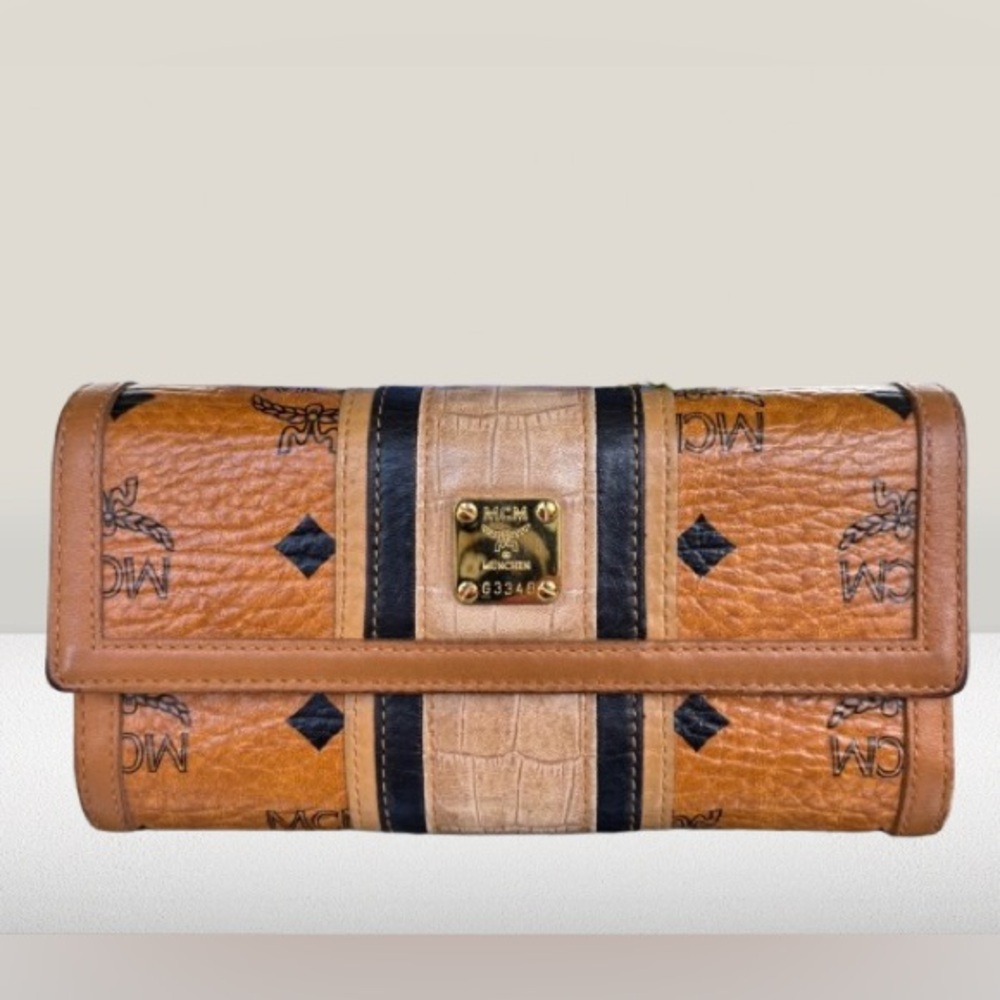 MCM Cognac Visetos
Bifold Wallet
Accent tan Stripe